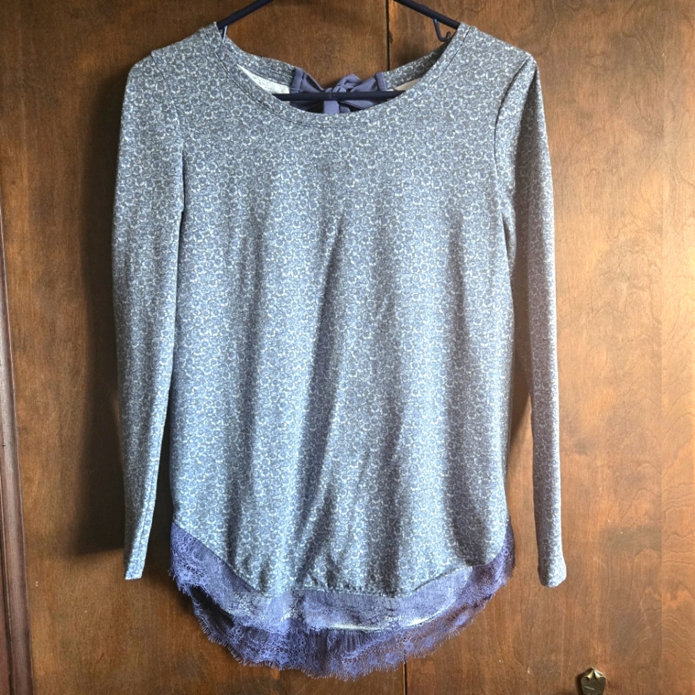 Lauren Conrad Lace Hem Top PTP=16"